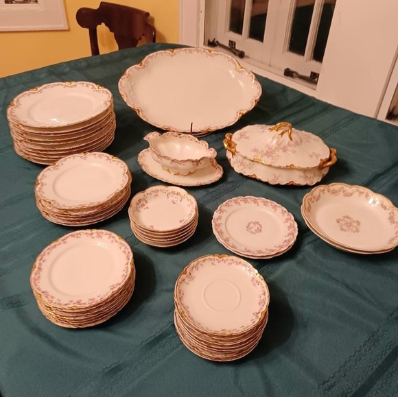 Limoges Haviland, Haviland&Co  44pc China Set, 1 Covered Soup Bowl & 4 plates - Picture 2 of 9